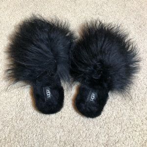 UGG FLUFFY SLIPPERS